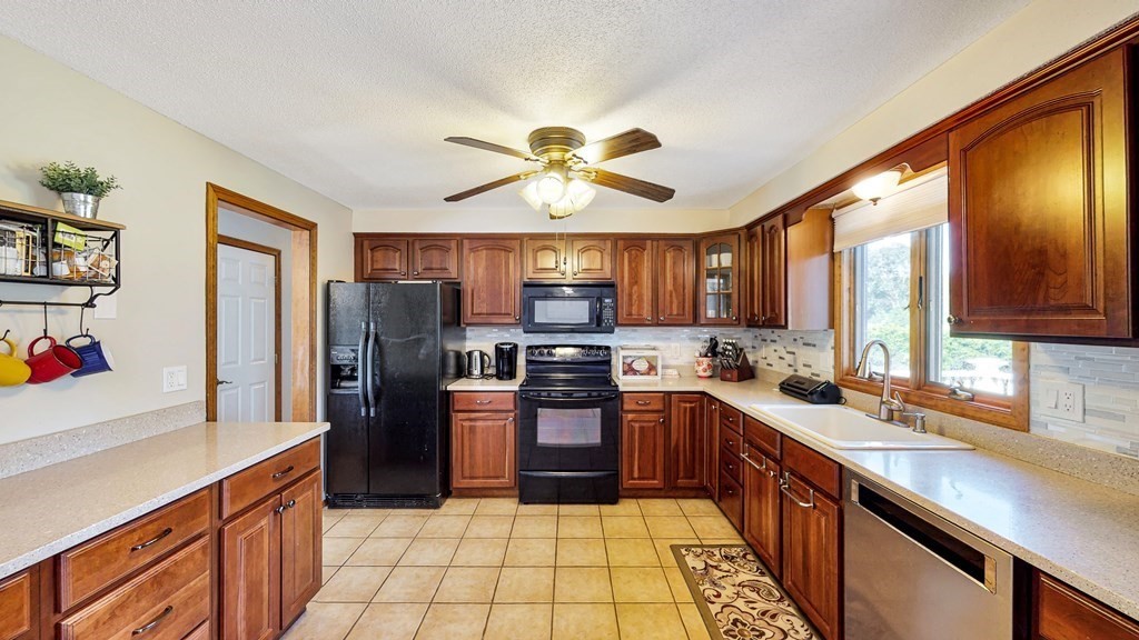 45 Spruceland Road Enfield, CT 06082 - Photo 5 of 32