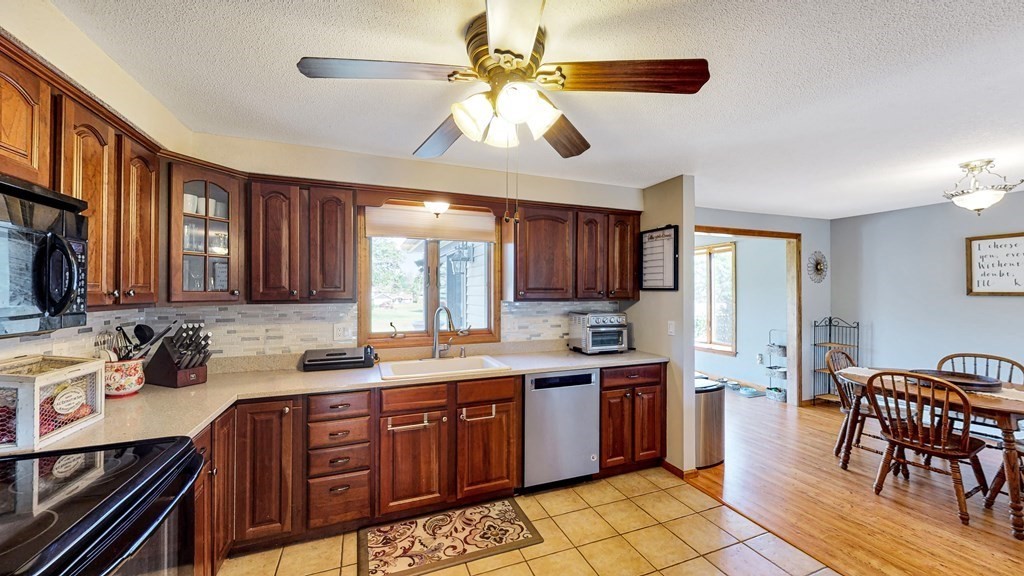 45 Spruceland Road Enfield, CT 06082 - Photo 6 of 32