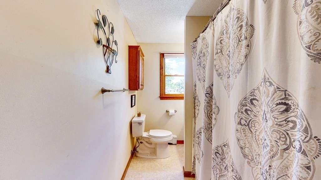 45 Spruceland Road Enfield, CT 06082 - Photo 7 of 32