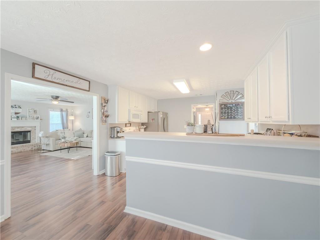 3100 Oak Ridge Lane Loganville, GA 30052 - Photo 14 of 43 a living room with a couch and next to a window