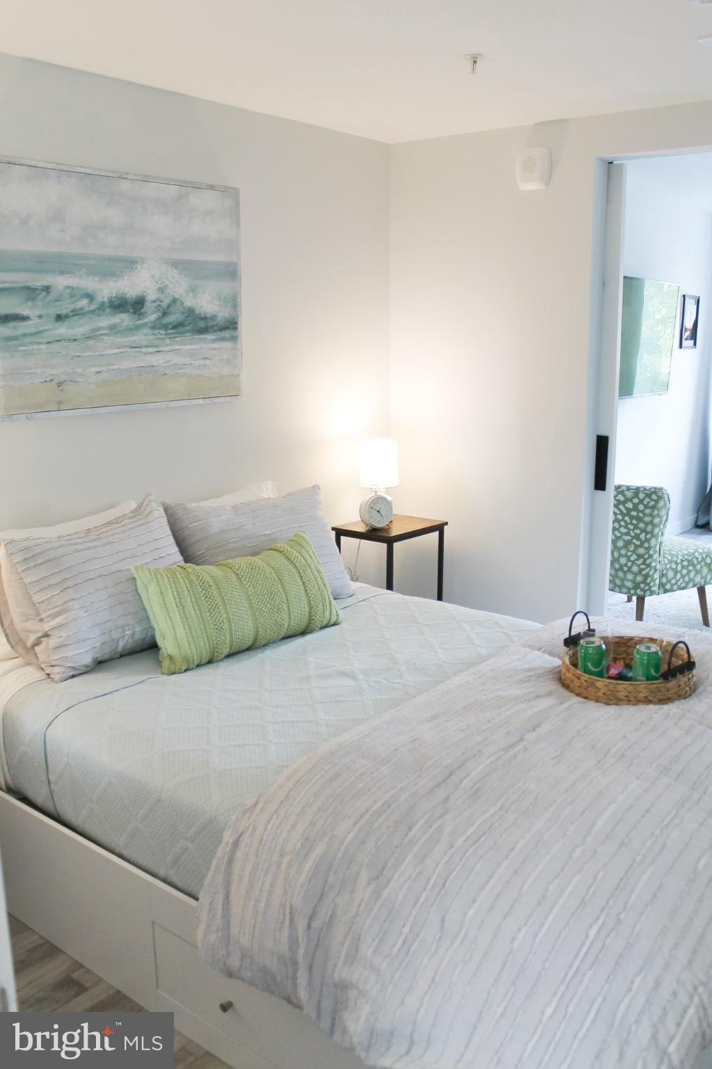 700 Roeder Road, Unit 405 Silver Spring, MD 20910 - Photo 13 of 18 a bedroom with a bed and a painting on the wall