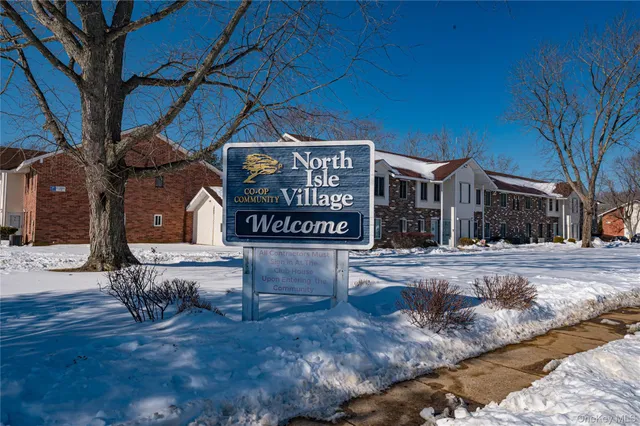 $209,990 | 27 El Camino Court, Unit 27, Coram, NY 11727