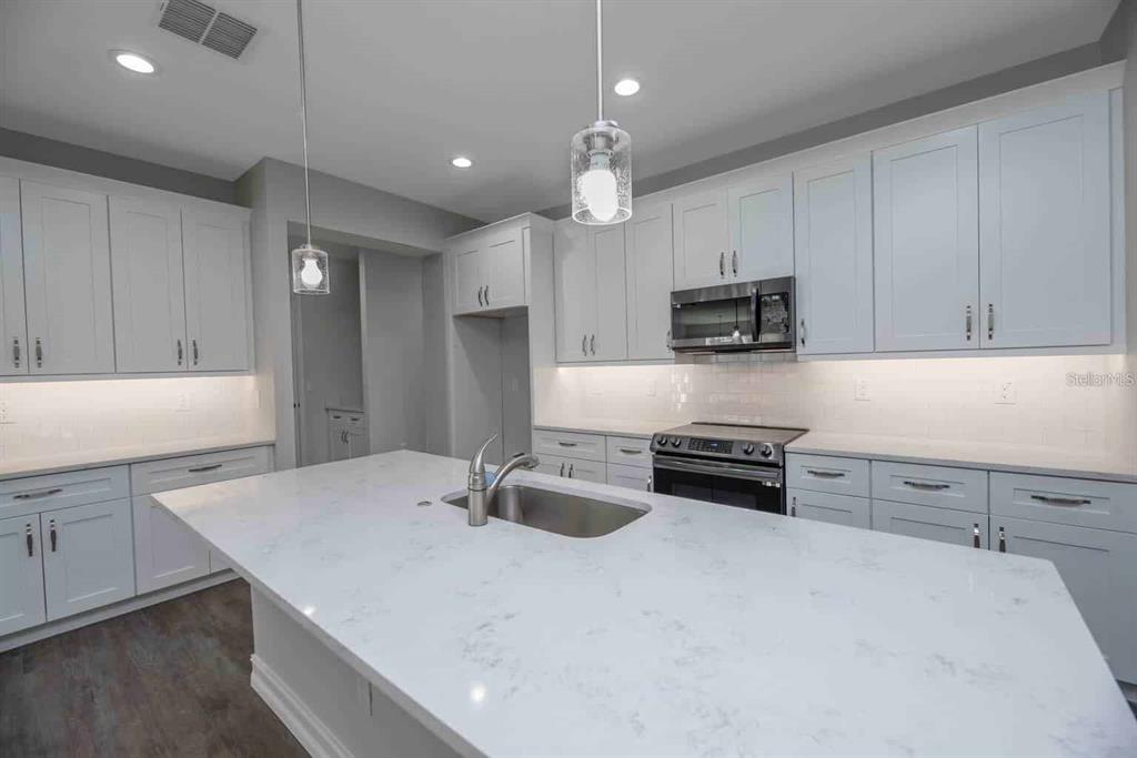 1925 Northwest 79th Loop Ocala, FL 34475 - Photo 4 of 10