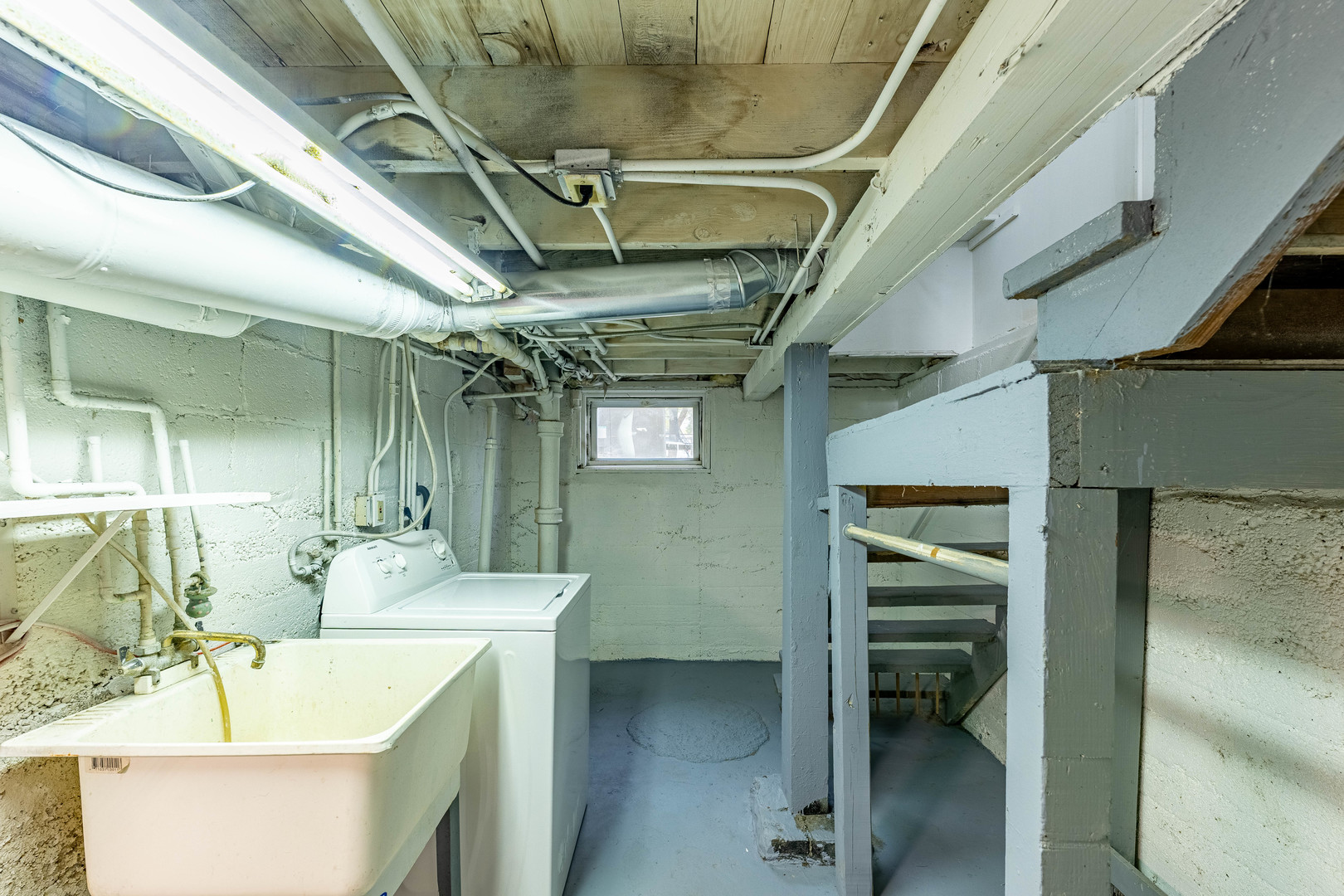 2318 Gideon Avenue Zion, IL 60099 - Photo 28 of 30 a bathroom with a sink and shower