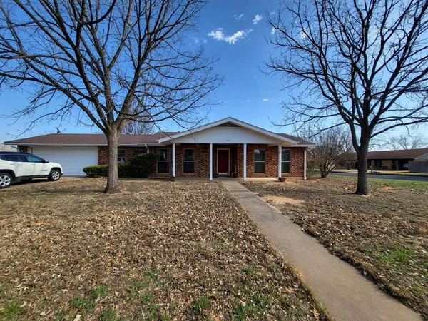 $1,700 | 1401 North Orange Street, Fredericksburg, TX 78624