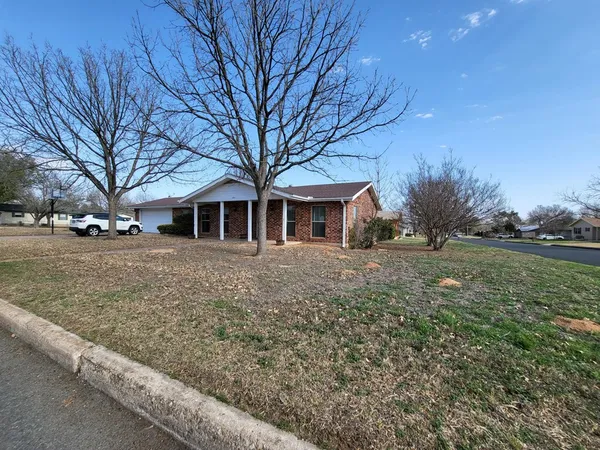 $1,700 | 1401 North Orange Street, Fredericksburg, TX 78624
