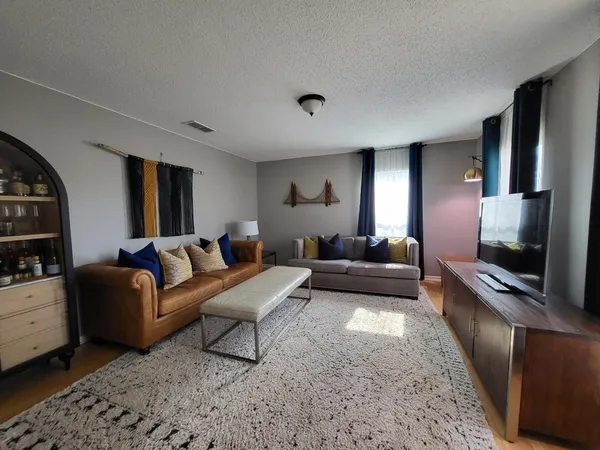 $1,700 | 1401 North Orange Street, Fredericksburg, TX 78624