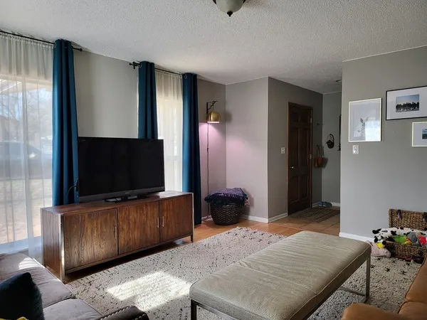 $1,700 | 1401 North Orange Street, Fredericksburg, TX 78624