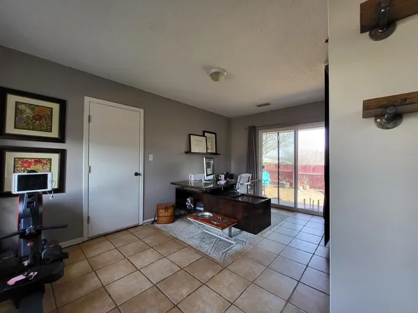$1,700 | 1401 North Orange Street, Fredericksburg, TX 78624
