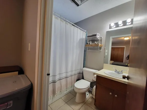 $1,700 | 1401 North Orange Street, Fredericksburg, TX 78624