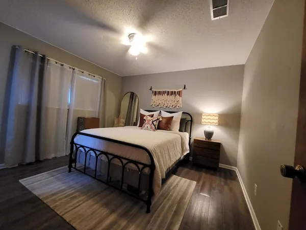 $1,700 | 1401 North Orange Street, Fredericksburg, TX 78624
