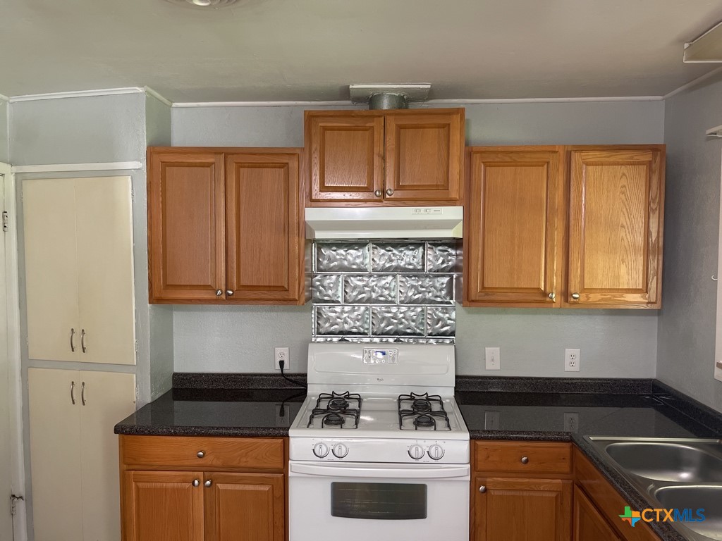 303 Ridge Street Copperas Cove, TX 76522 - Photo 8 of 16