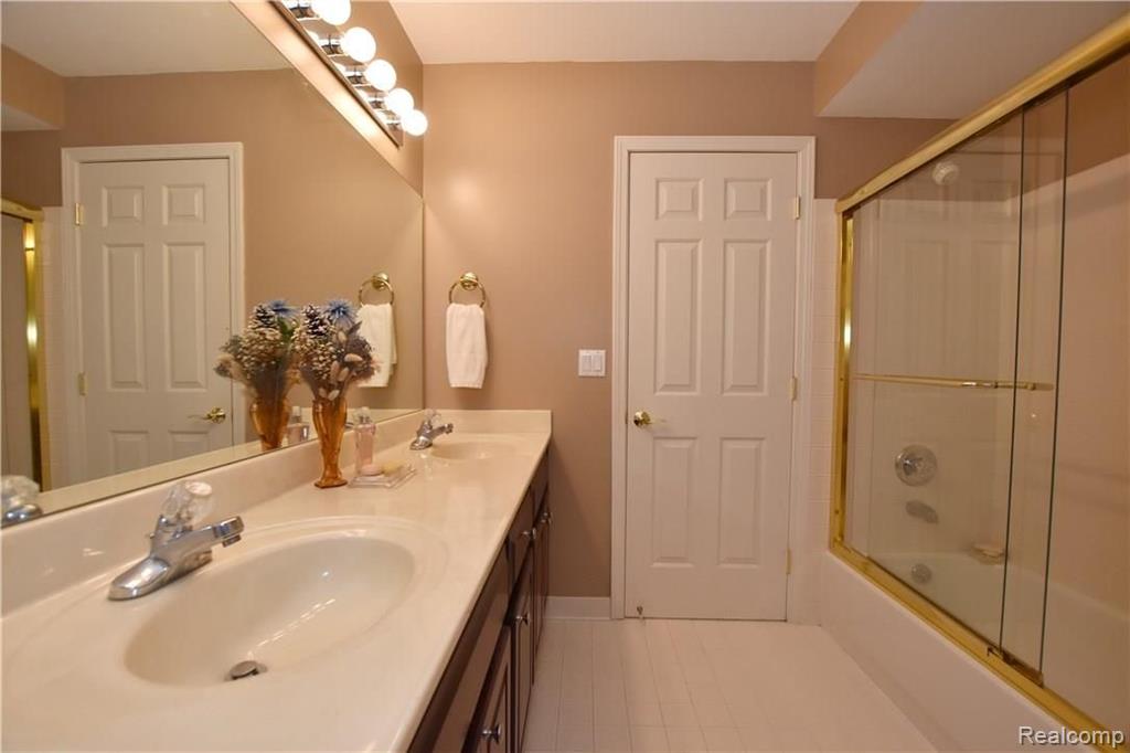 3638 Nesting Ridge Drive Rochester Hills, MI 48309 - Photo 31 of 45