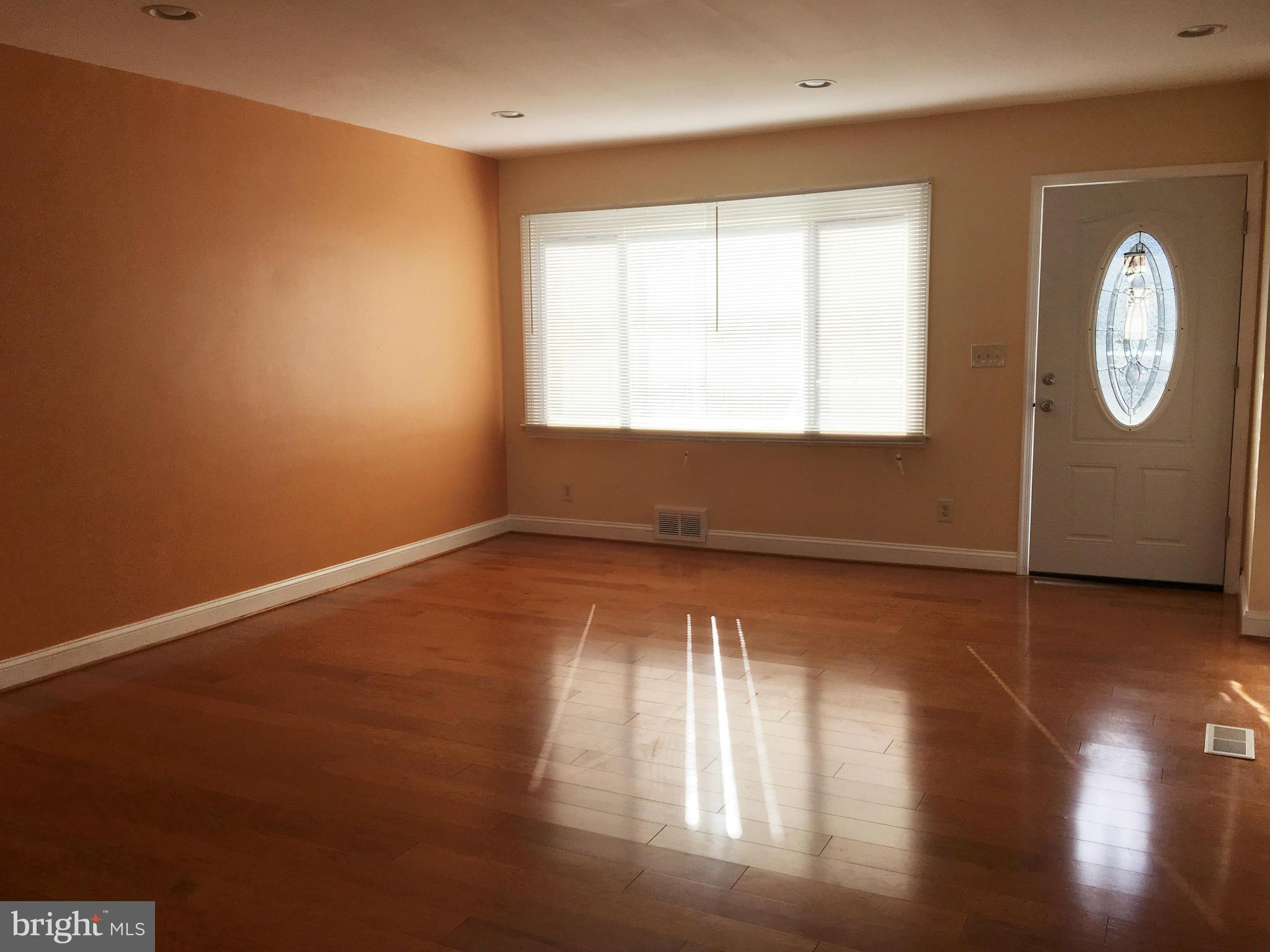 1624 Walterswood Road Baltimore, MD 21239 - Photo 4 of 28 Living Room