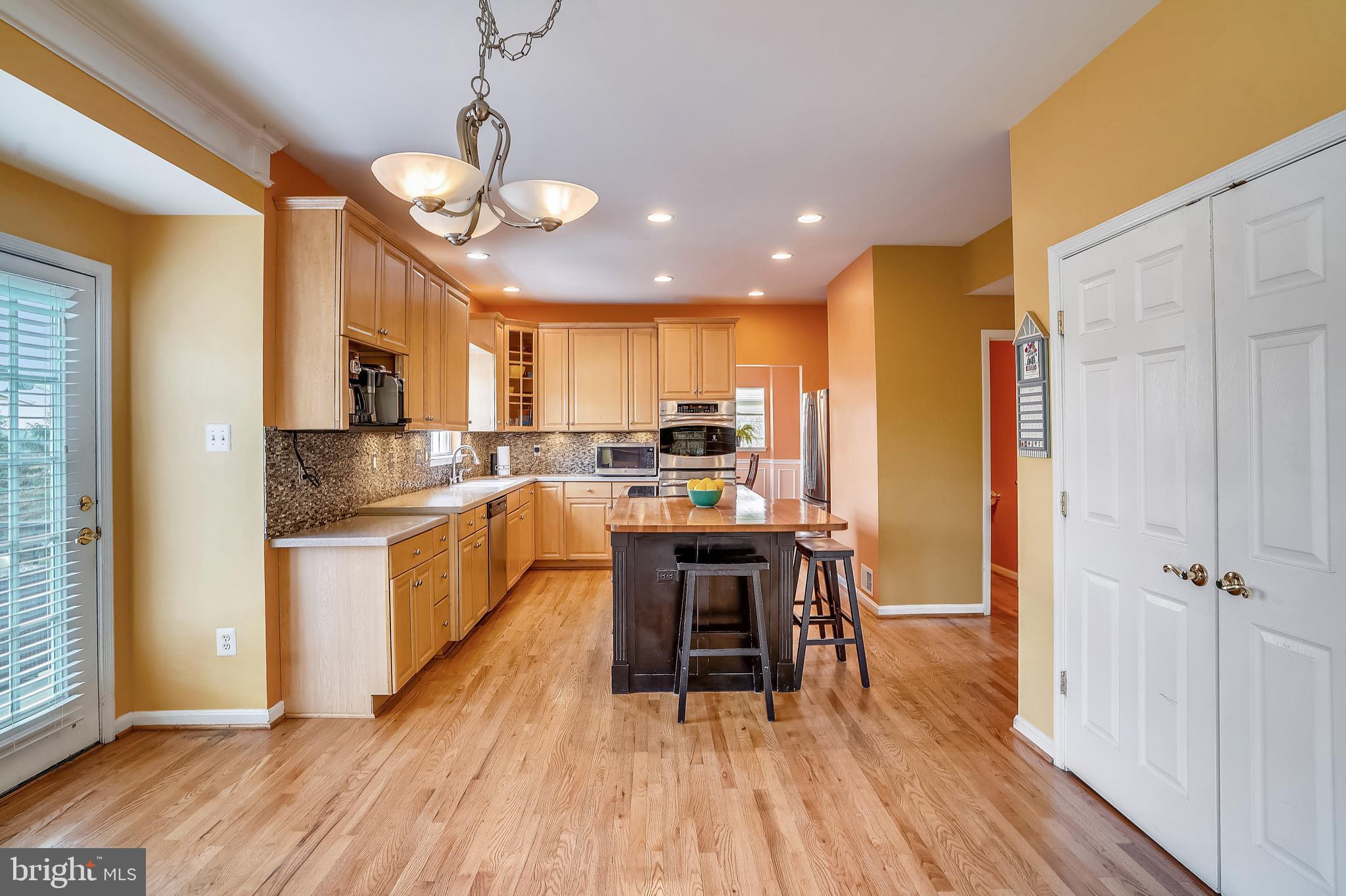23907 Old Hundred Road Dickerson, MD 20842 - Photo 6 of 126 Looking into the upgraded center island Kitchen!