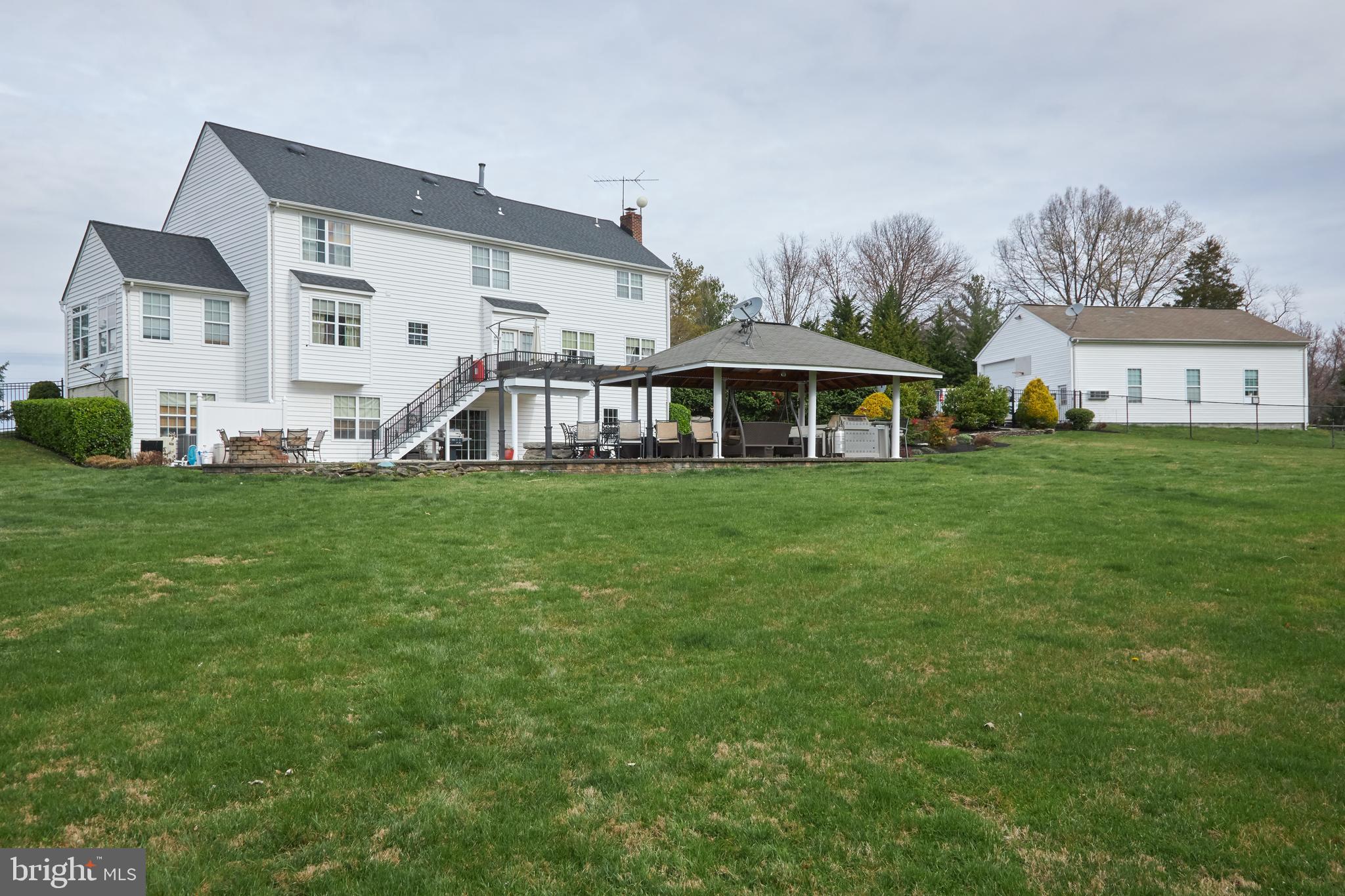 23907 Old Hundred Road Dickerson, MD 20842 - Photo 95 of 126 Private landscaped yard!