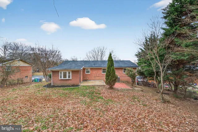 a house view with a backyard space