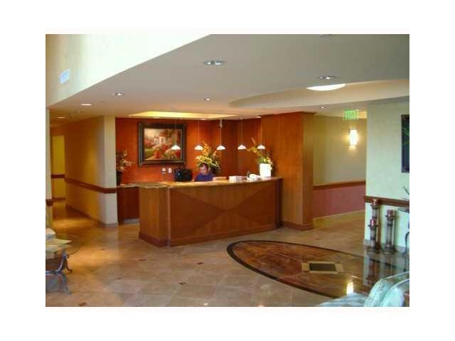 821 North Riverside Drive, Unit 903 Pompano Beach, FL 33062 - Photo 14 of 17 a picture of a living room