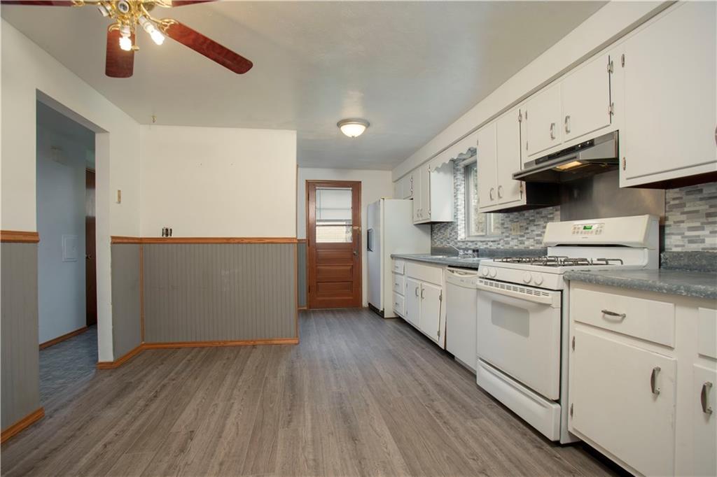 857 Blue Ridge Road Pittsburgh, PA 15239 - Photo 6 of 21 Kitchen with all new flooring ...