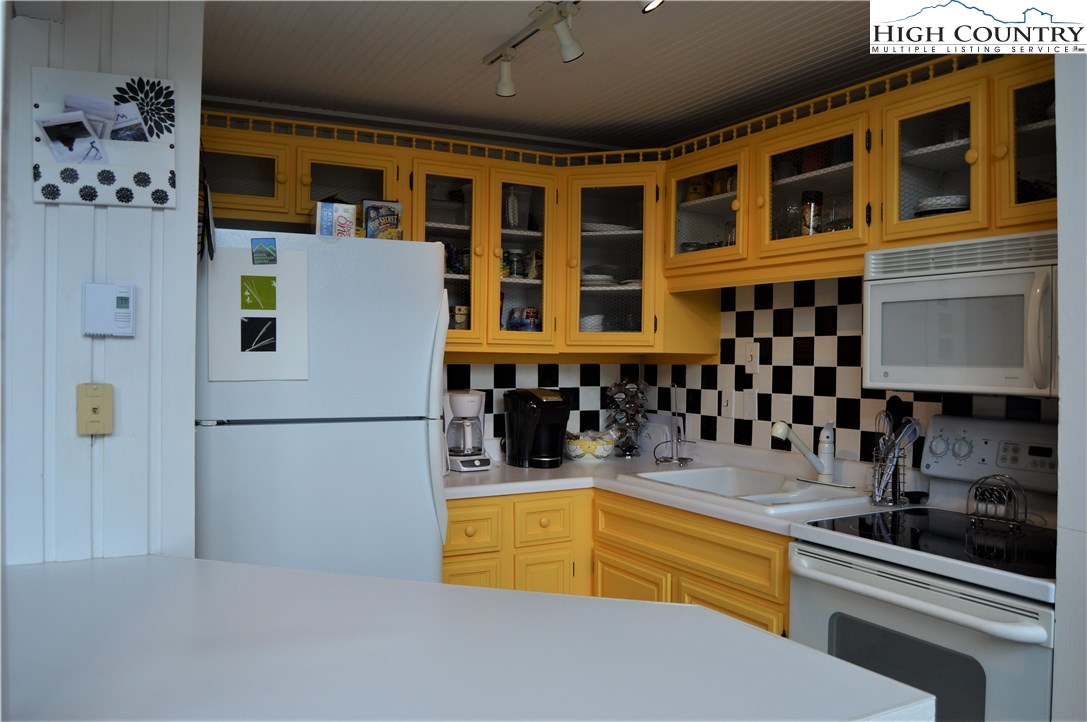109 North Pinnacle Ridge Road, Unit 14 Beech Mountain, NC 28604 - Photo 5 of 19 Gallery Image 5