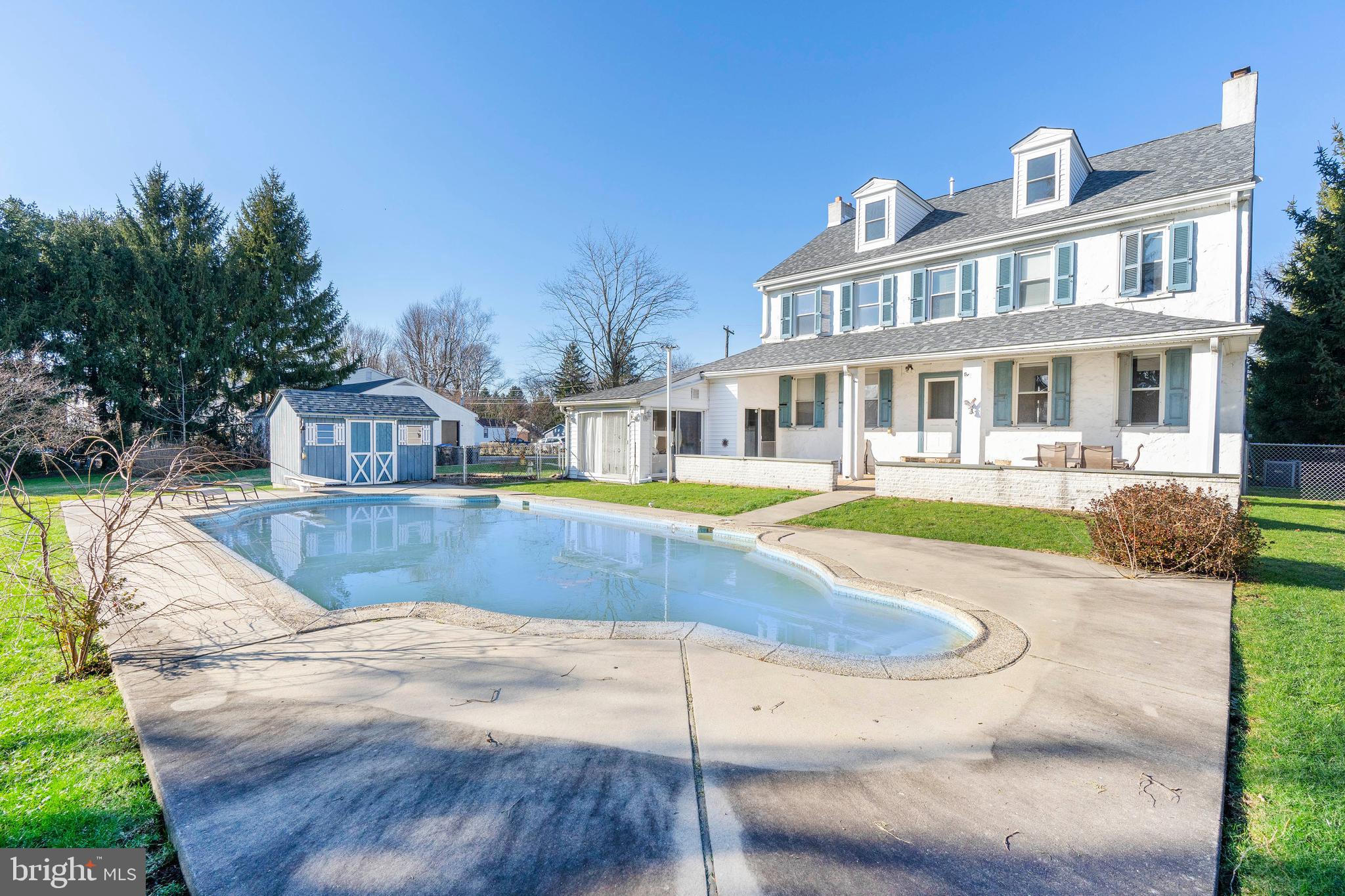337 Ruth Avenue Aston, PA 19014 - Photo 4 of 31 Back of home facing in-ground pool