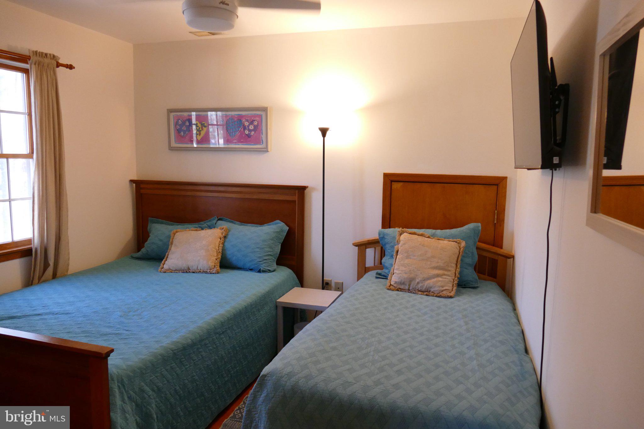 185 Windjammer Road Ocean Pines, MD 21811 - Photo 17 of 18 Cozy twin bedroom with warm ambiance.