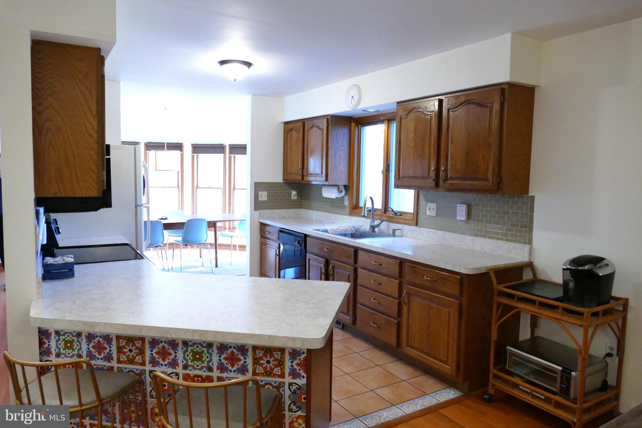 185 Windjammer Road Ocean Pines, MD 21811 - Photo 7 of 18 Charming kitchen with vibrant tile accents.