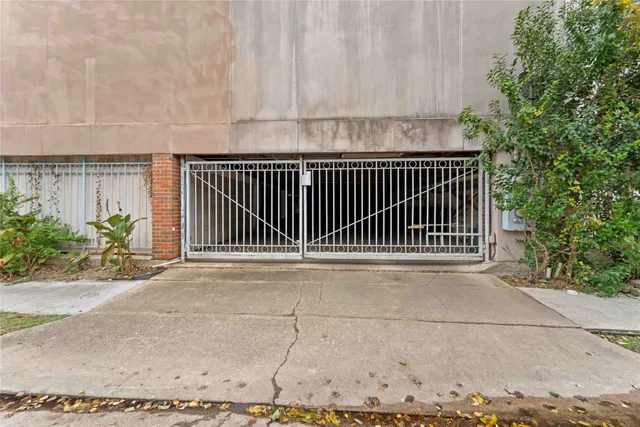 $2,750 | 2002 Fairview Street, Houston, TX 77019