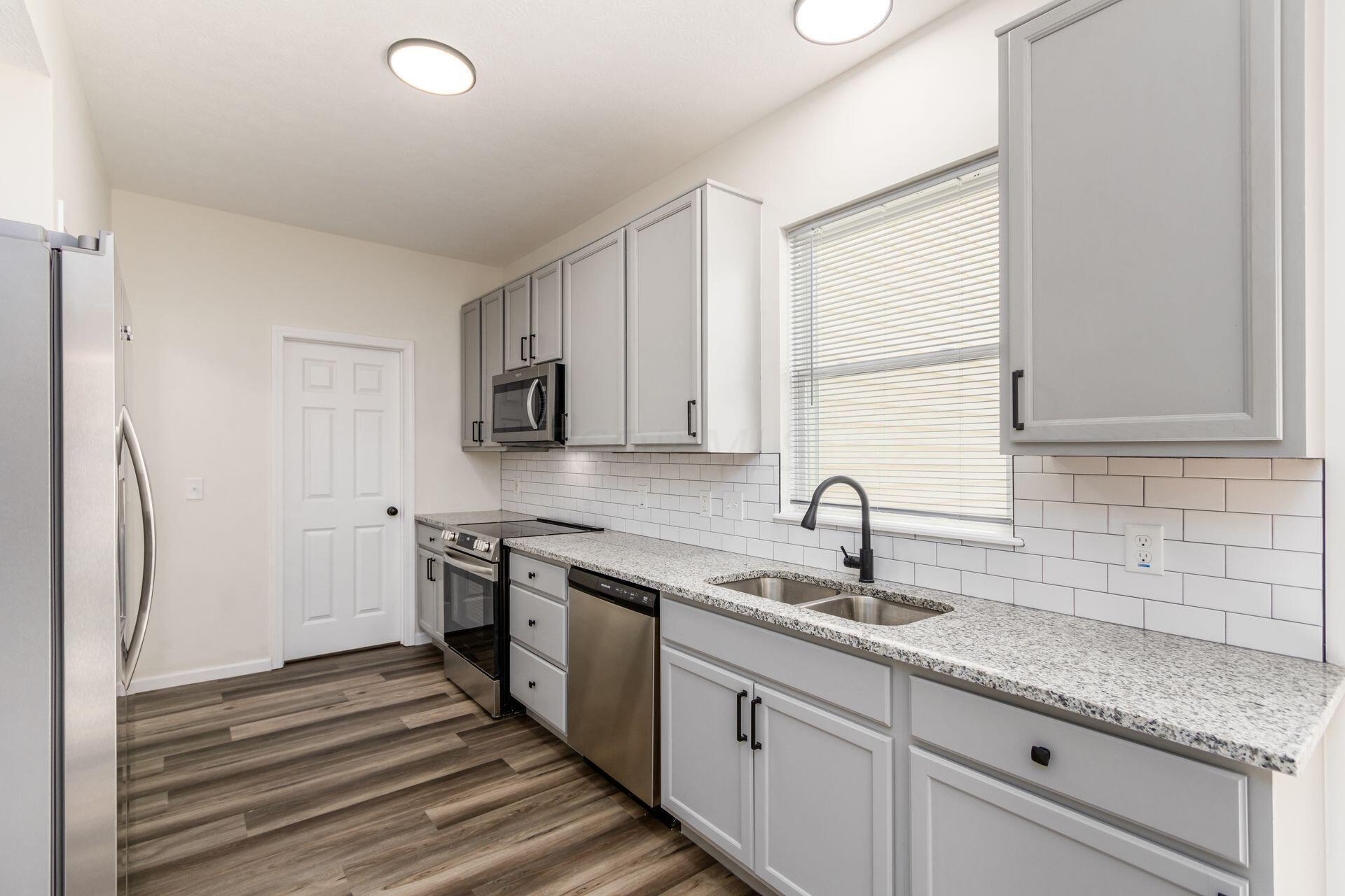 6039 Myrick Road Dublin, OH 43016 - Photo 15 of 46 Kitchen.