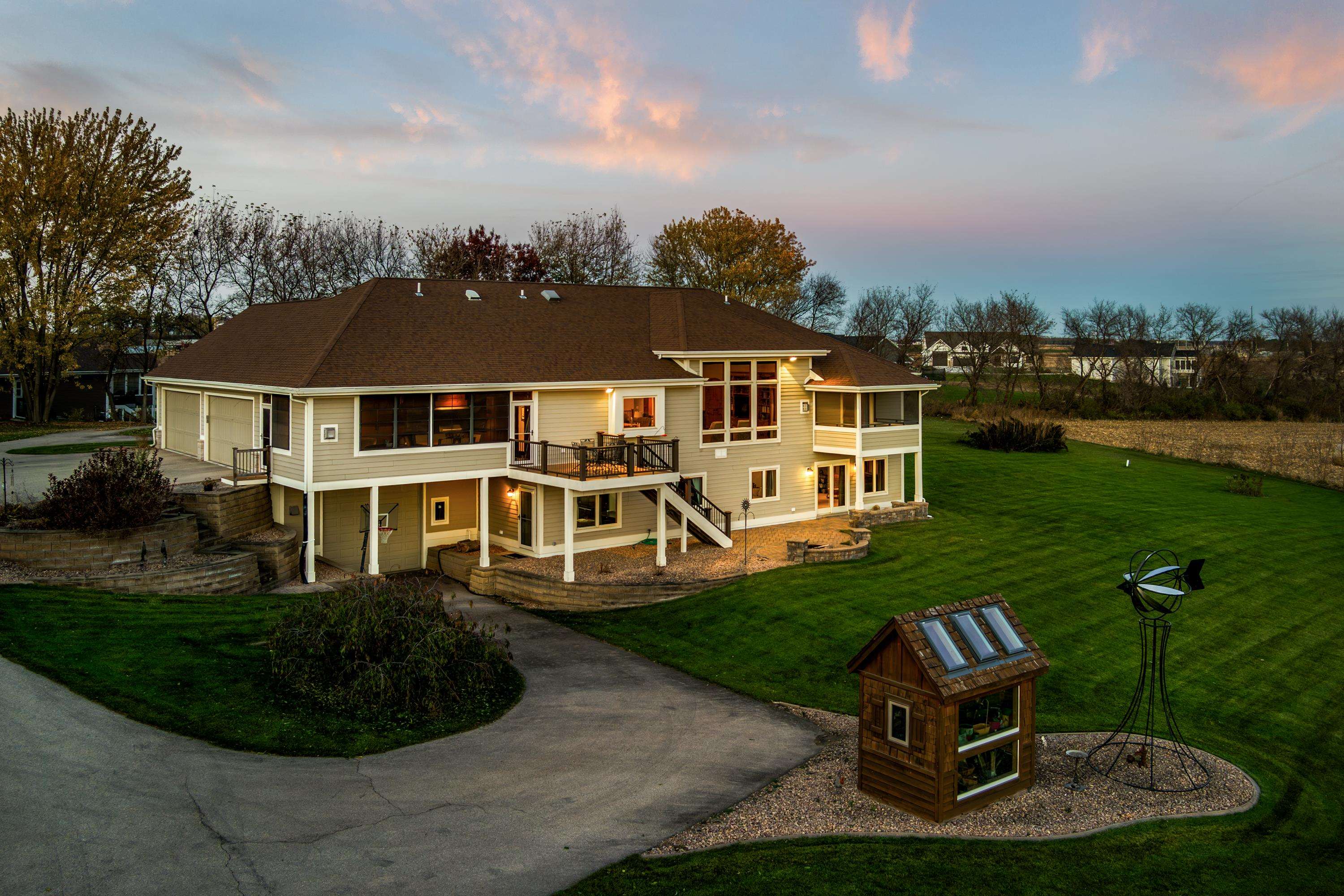 3027 Castleton Crossing Sun Prairie, WI 53590 - Photo 3 of 89