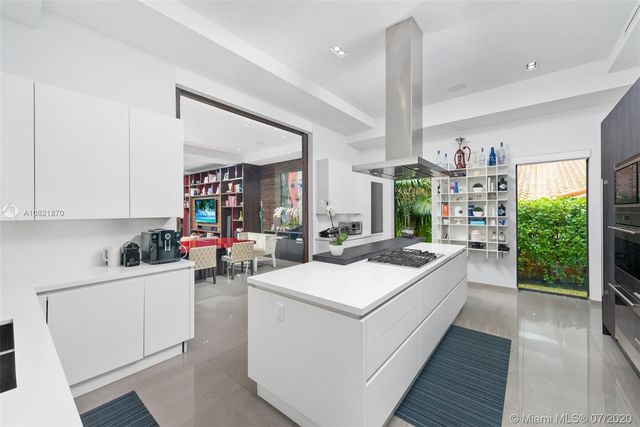 $5,350,000 | 364 Golden Beach Drive, Golden Beach, FL 33160