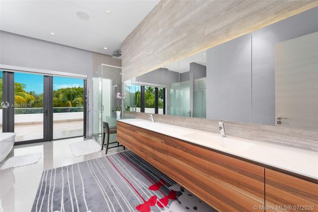 $5,350,000 | 364 Golden Beach Drive, Golden Beach, FL 33160