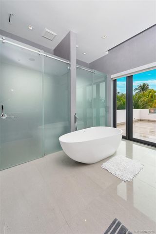 $5,350,000 | 364 Golden Beach Drive, Golden Beach, FL 33160