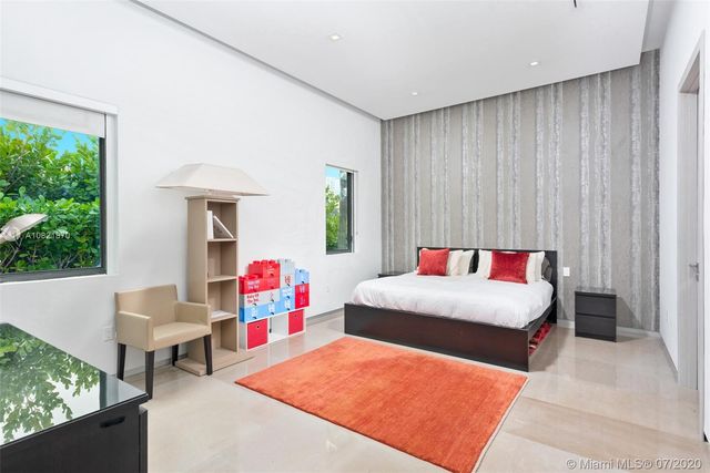 $5,350,000 | 364 Golden Beach Drive, Golden Beach, FL 33160