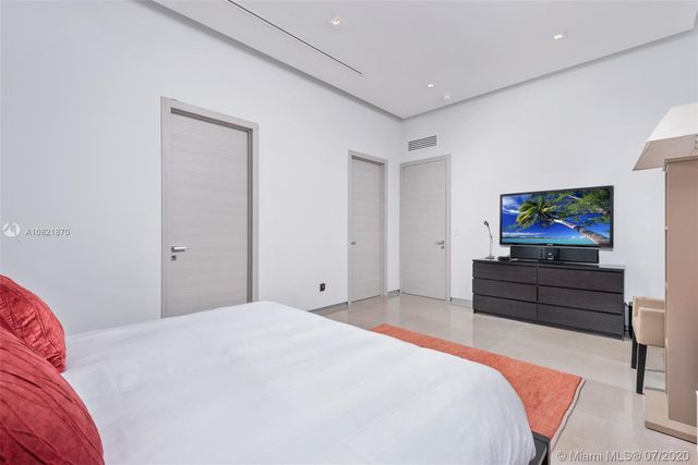 $5,350,000 | 364 Golden Beach Drive, Golden Beach, FL 33160