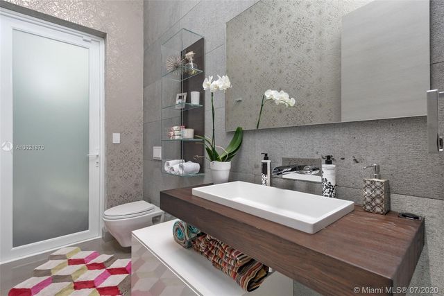 $5,350,000 | 364 Golden Beach Drive, Golden Beach, FL 33160