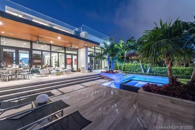 $5,350,000 | 364 Golden Beach Drive, Golden Beach, FL 33160