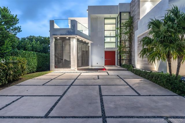 $5,350,000 | 364 Golden Beach Drive, Golden Beach, FL 33160