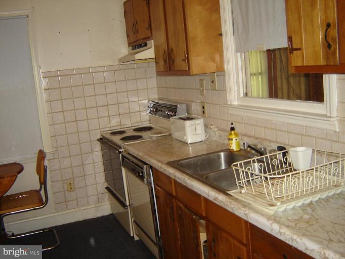 37 Brookfield Road Pasadena, MD 21122 - Photo 3 of 10 Kitchen