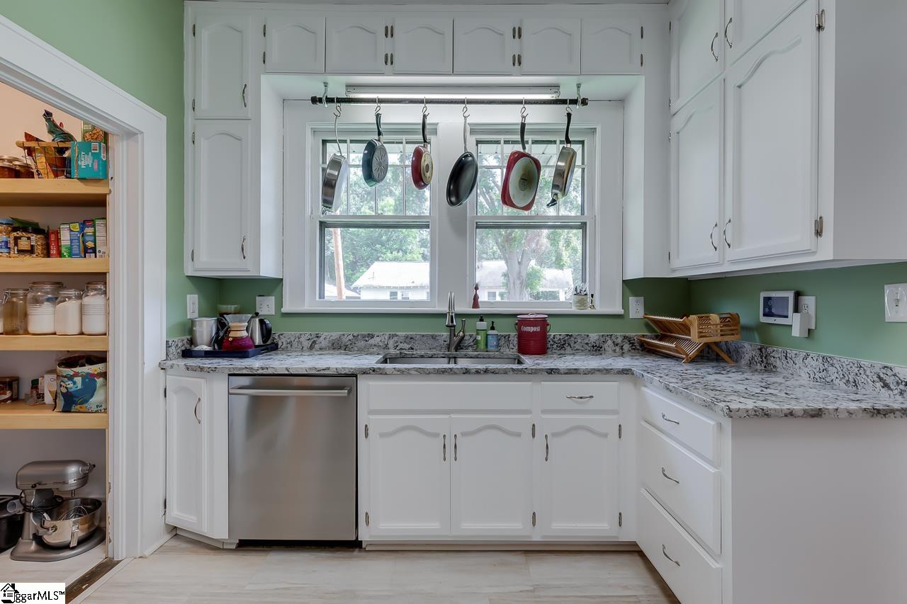 13 Perry Road Greenville, SC 29609 - Photo 13 of 35 Gallery Image 13