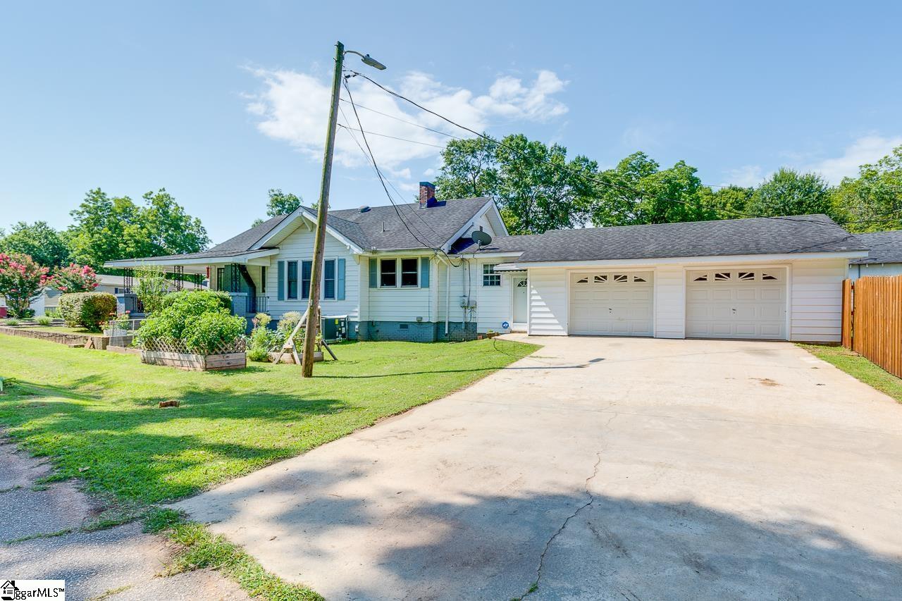 13 Perry Road Greenville, SC 29609 - Photo 3 of 35 Gallery Image 3