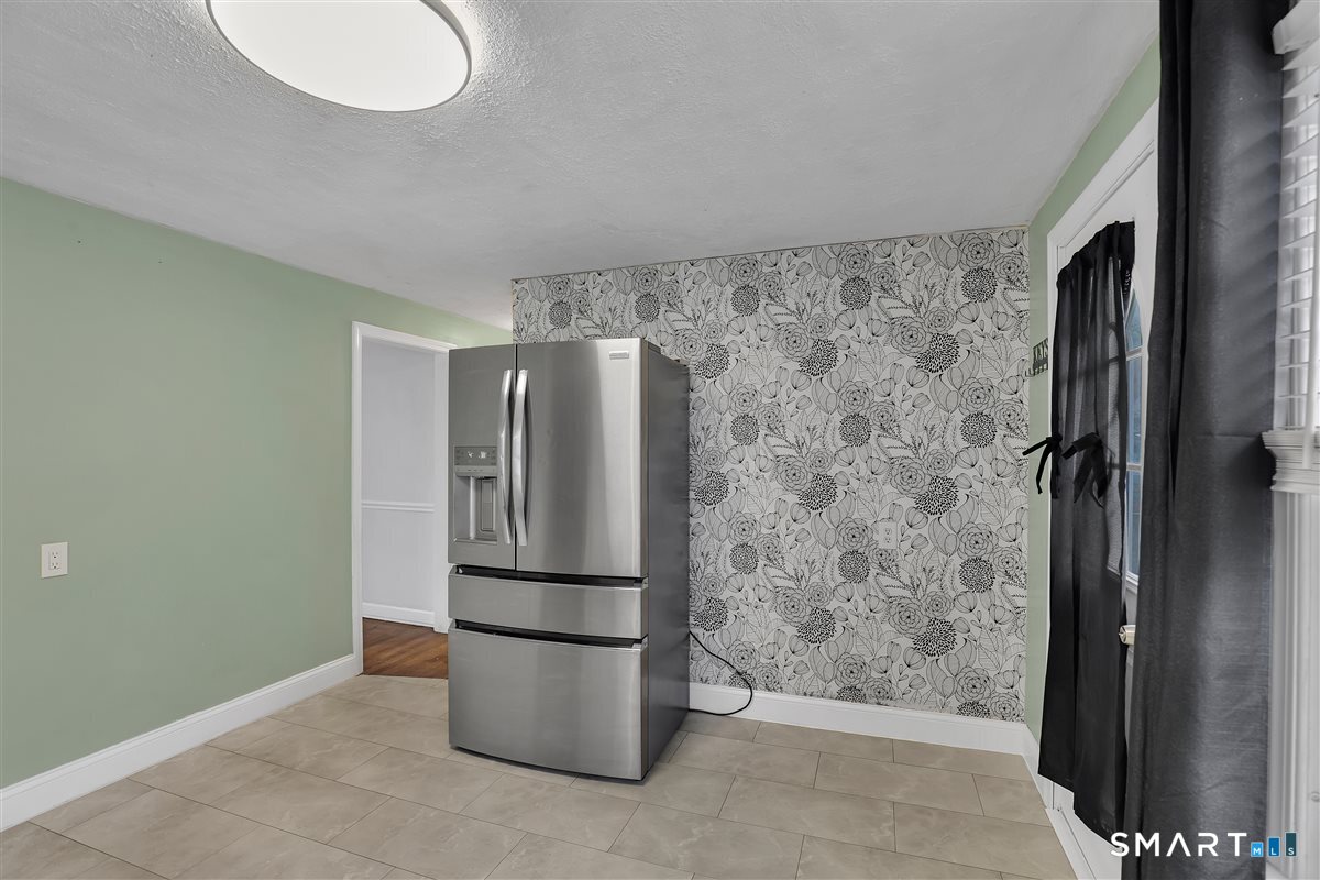 4 Robin Road Manchester, CT 06042 - Photo 9 of 24