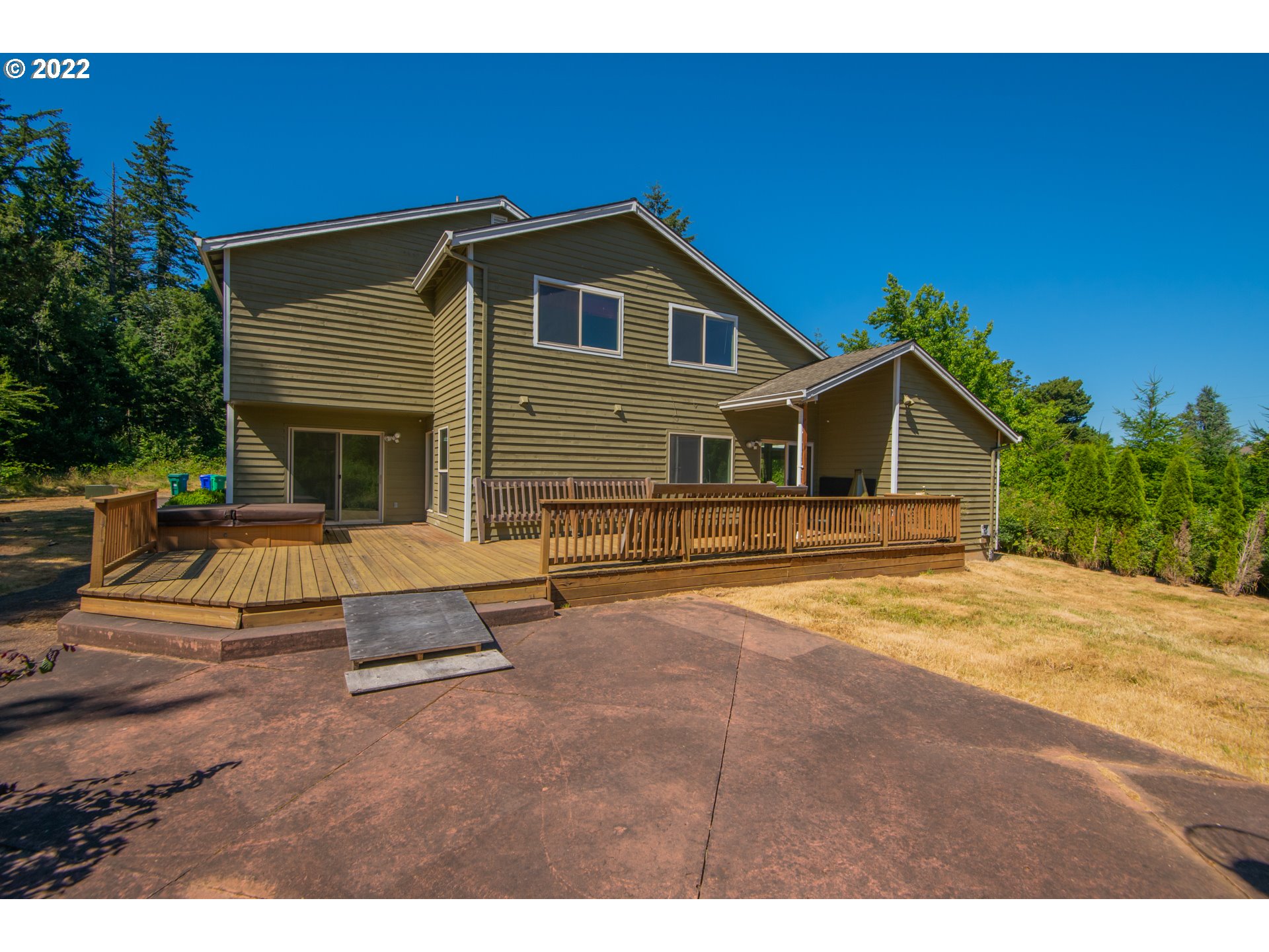 4435 Southeast Regner Road Gresham, OR 97080 - Photo 5 of 32 a view of backyard of house