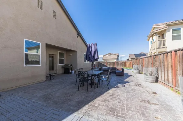 a view of a dinning table and chairs in patio