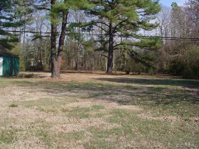 5207 Coxson Road Sandston, VA 23150 - Photo 4 of 5 a backyard of a house with lots of green space