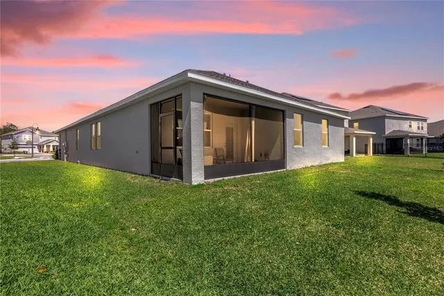 a view of a house with a yard