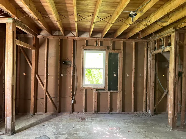 $69,900 | 2107 North C Street, Elwood, IN 46036