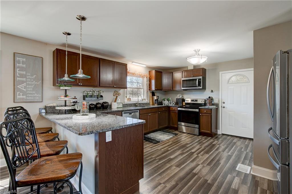 2615 Stutts Road Asheboro, NC 27205 - Photo 19 of 43 Great Kitchen space!