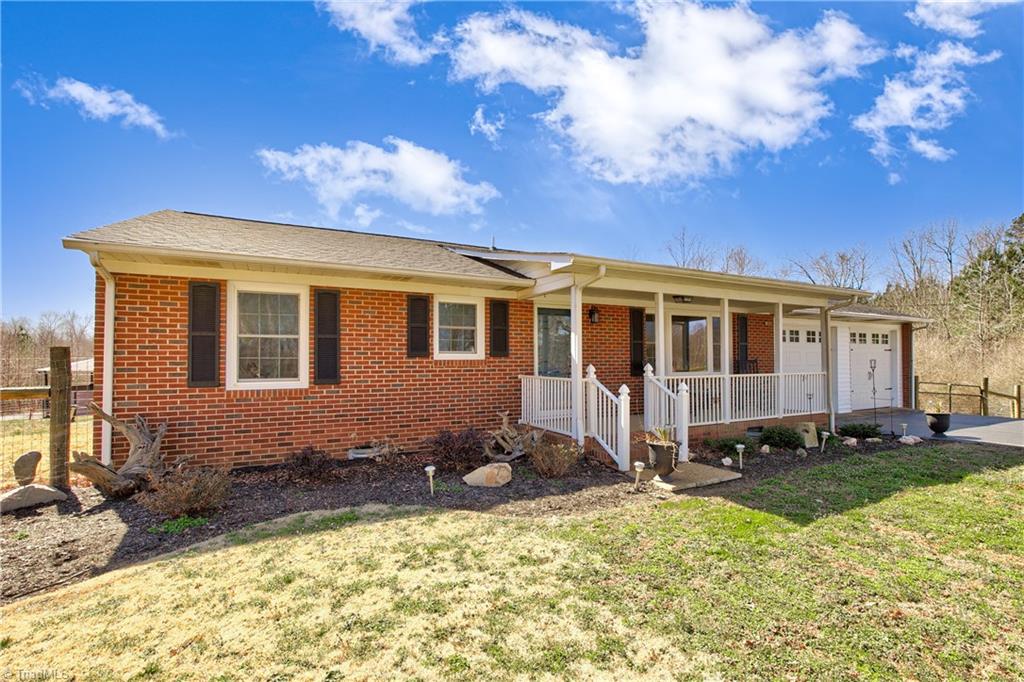 2615 Stutts Road Asheboro, NC 27205 - Photo 3 of 43 Beautiful setting!