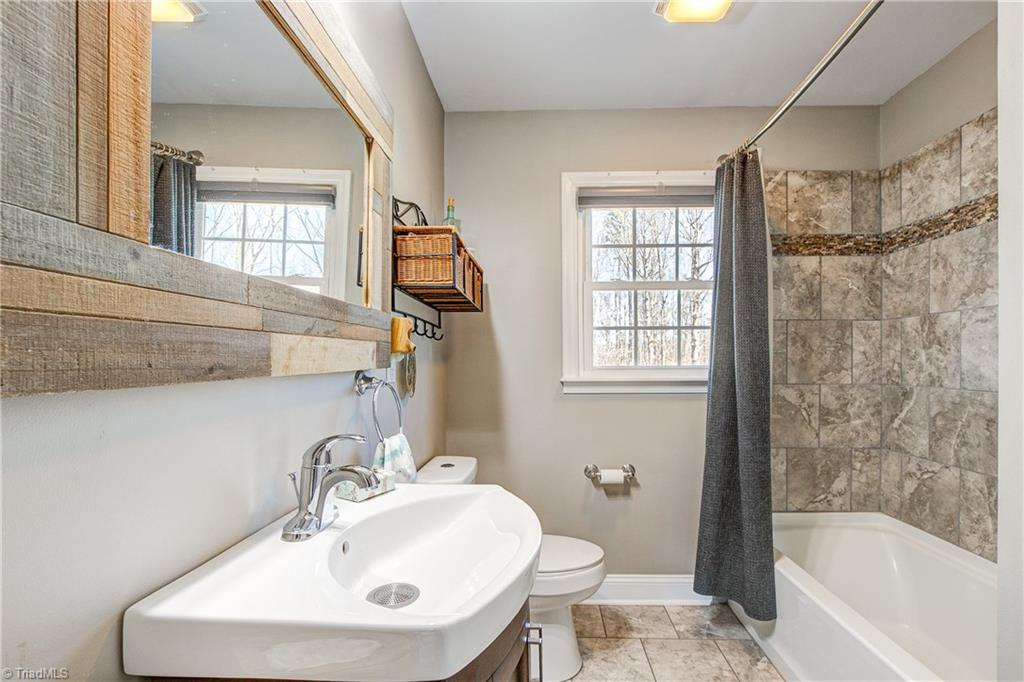 2615 Stutts Road Asheboro, NC 27205 - Photo 28 of 43 Bathroom